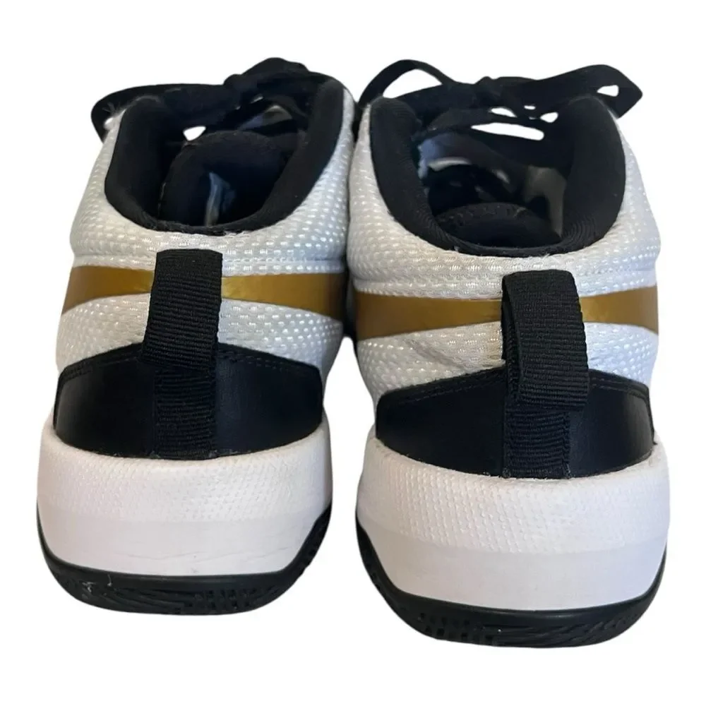 Nike | Team Hustle D8 Basketball Shoes Sneakers White 881941-009 Boys Youth 6.5‎